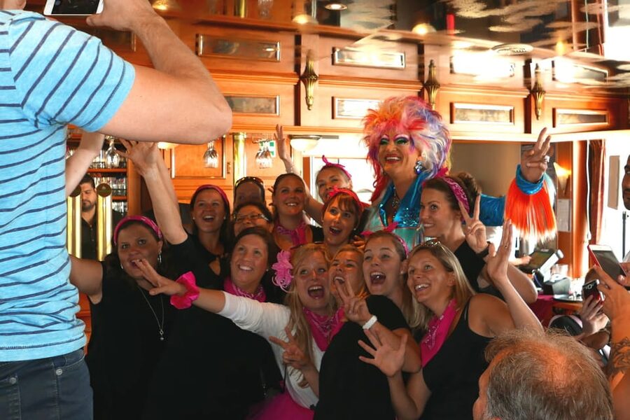 Hamburg: Party Harbor Cruise with Olivia Jones - Landratten-Likör and the extra-drink budget