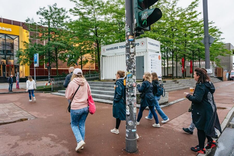 Hamburgs Highlights: Harbor Cruise & Reeperbahn Walking Tour - Panoptikum, Schmidt’s Tivoli, and a tiny police station