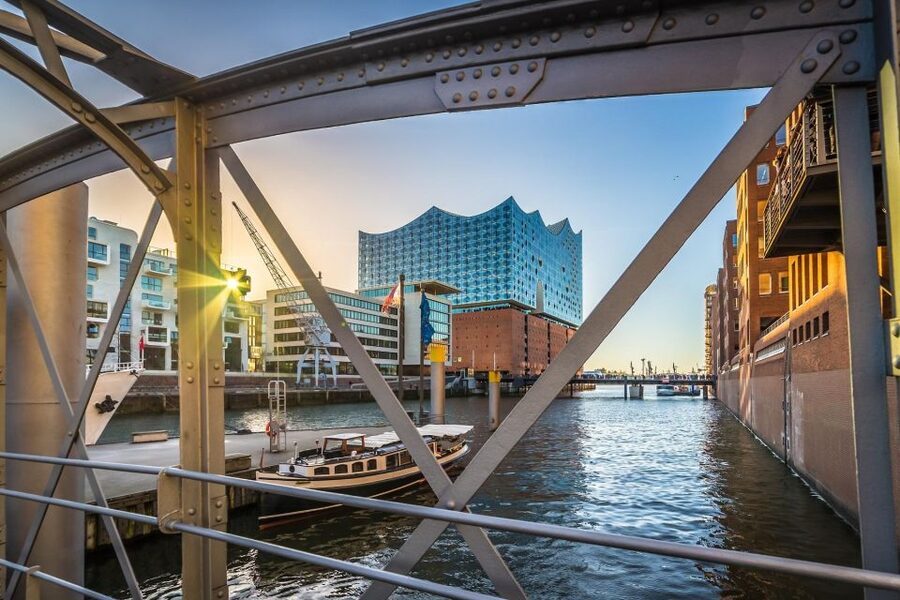 Hamburgs Highlights: Harbor Cruise & Reeperbahn Walking Tour - Herbertstraße and the red-light district