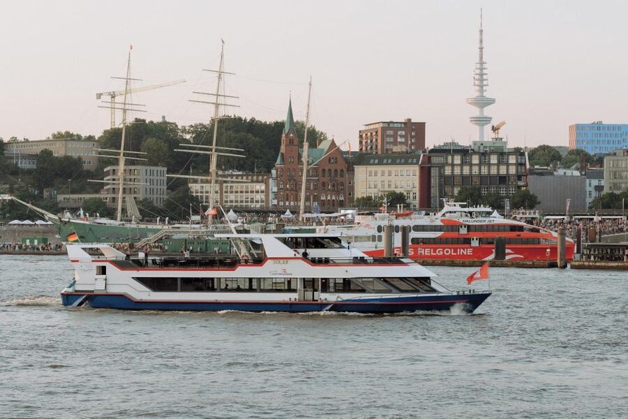 Hamburgs Highlights: Harbor Cruise & Reeperbahn Walking Tour - How the timing works