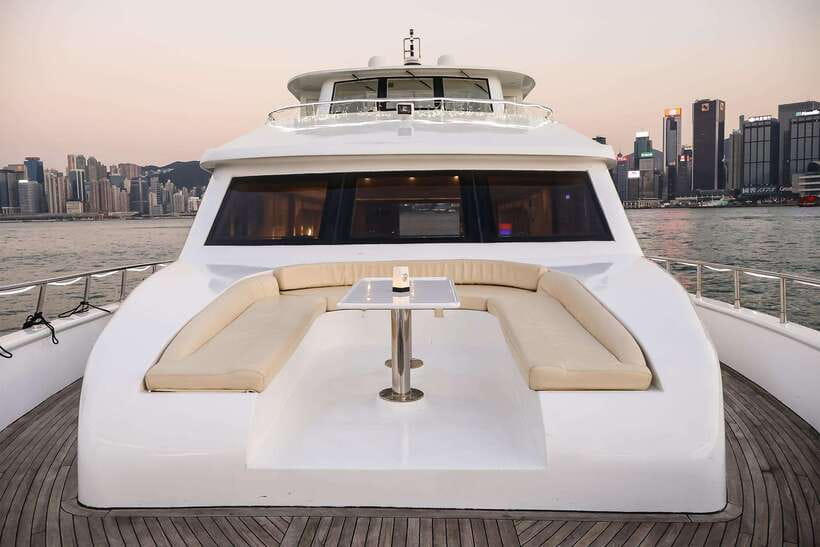 HK: Victoria Harbor Tour & Symphony of Lights (Free Drinks) - Why a 45-minute harbor ride works in Hong Kong