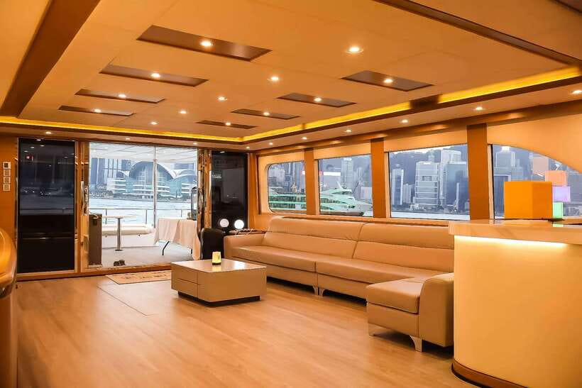 HK: Victoria Harbor Tour & Symphony of Lights (Free Drinks) - What happens during the 45-minute route