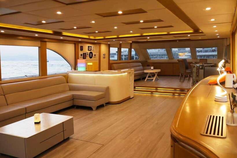 HK: Victoria Harbor Tour & Symphony of Lights (Free Drinks) - Who will get the most from this cruise