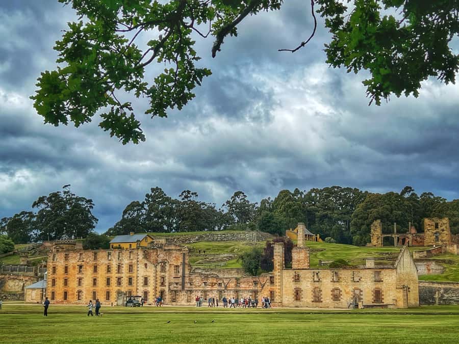 Hobart: Port Arthur, Harbor Cruise and Isle of the Dead Tour - Richmond Bridge and the road south