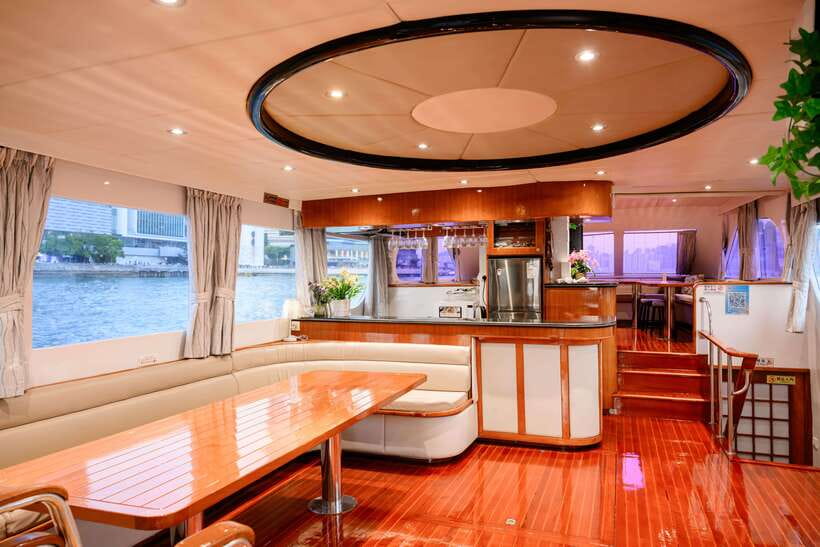 Hong Kong: Victoria Harbour Evening Cruise with Drinks - Should you book it?