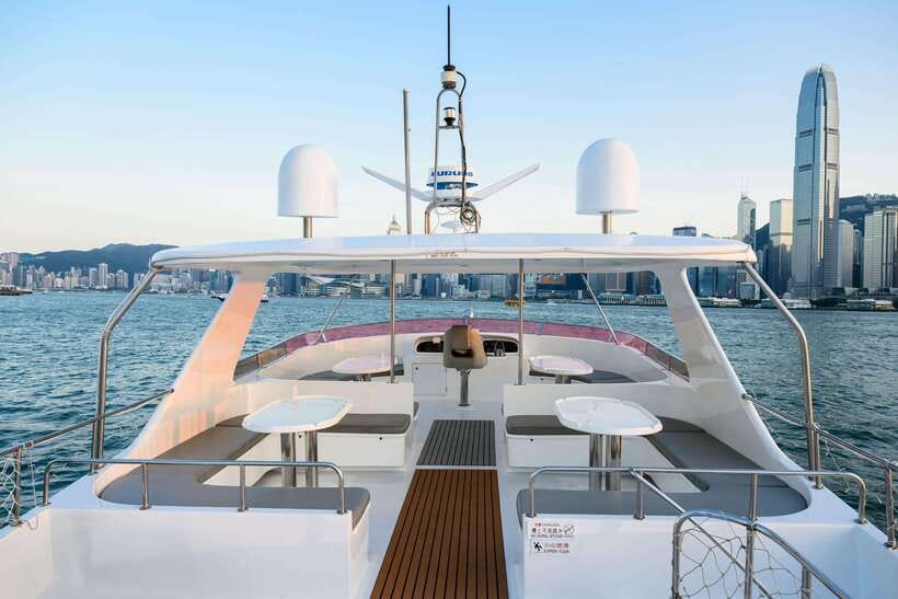 Hong Kong: Victoria Harbour Evening Cruise with Drinks - A comfortable yacht for a short evening ride