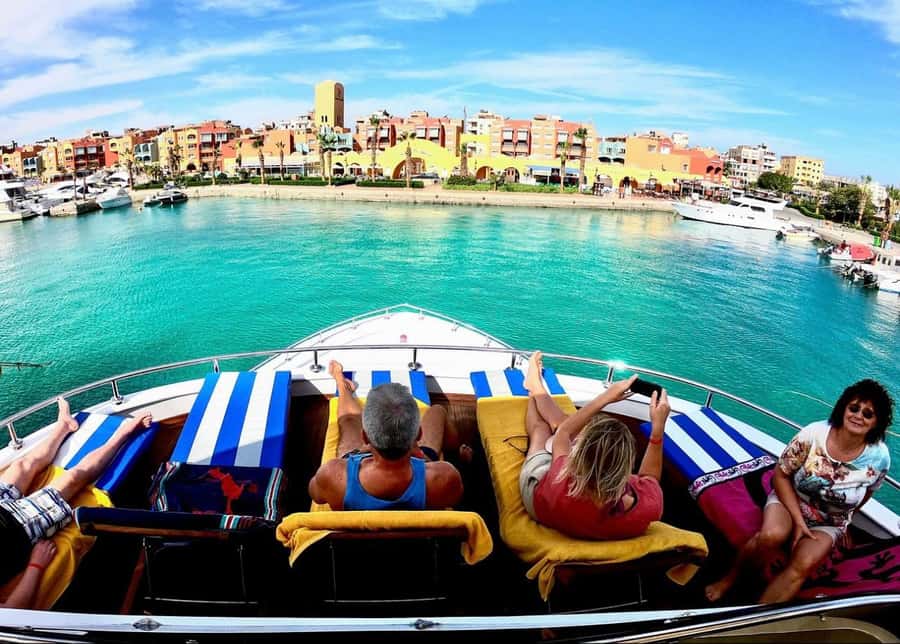 Hurghada: Luxury Orange Bay Cruise with Lunch and Pickup - What lunch is like aboard