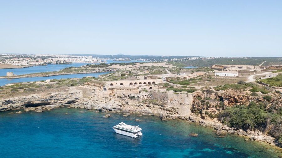 Mahon: Harbor Boat Tour with Underwater Viewing & Commentary - Should you book it?