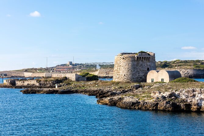 Mahon Harbour Boat Tour with Mahon Market and Gin Distillery - Three hours to read Mahon from the water and streets