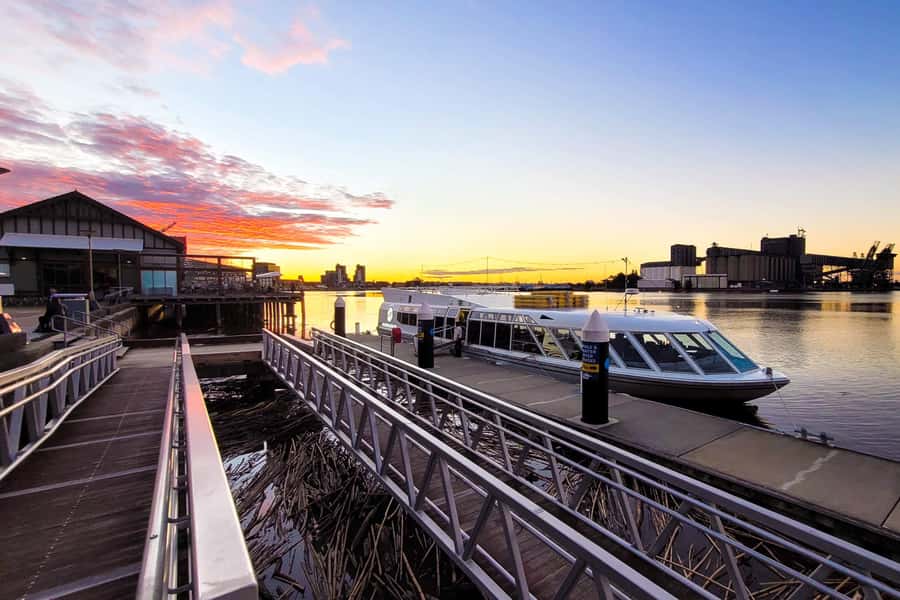 Newcastle: Harbour Dinner Cruise with Live Music - Boarding at Lee Wharf beside The Honeysuckle Hotel