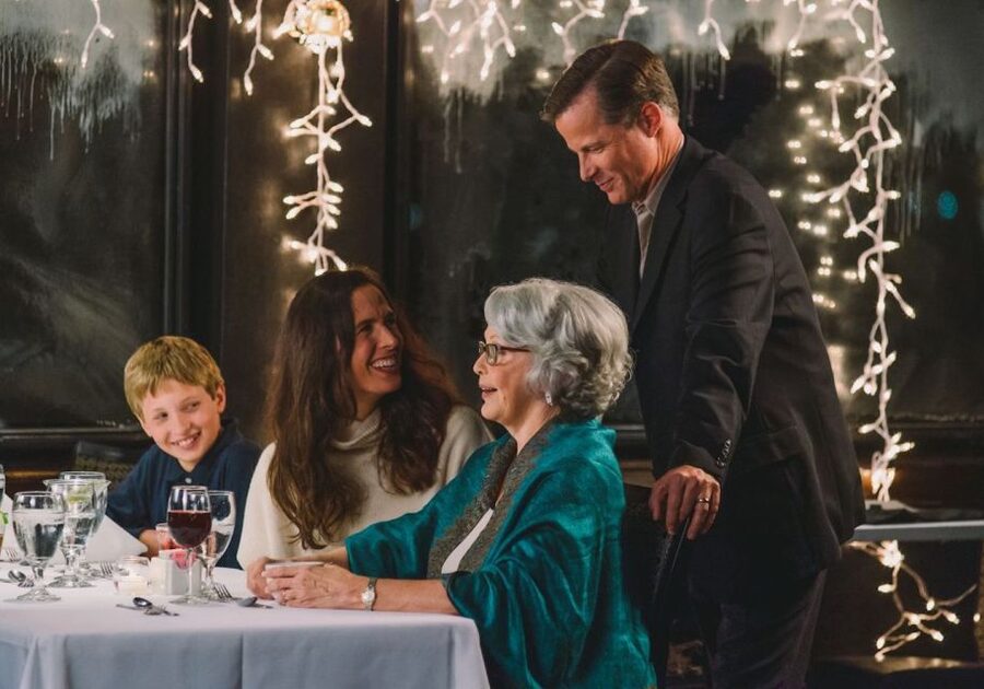 NYC: Christmas Day Buffet Brunch or Dinner Harbor Cruise - Choosing between the Christmas brunch and dinner cruises