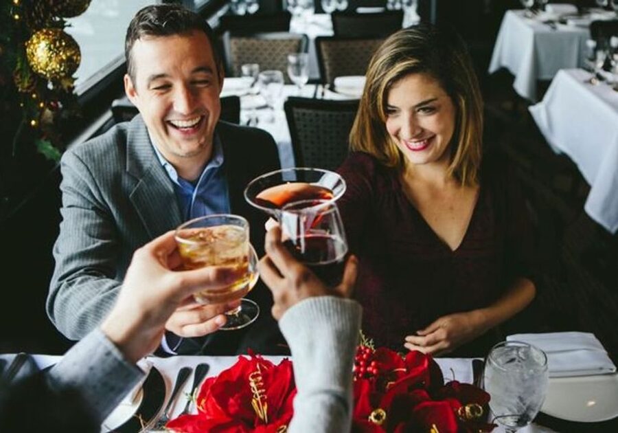 NYC: Christmas Day Buffet Brunch or Dinner Harbor Cruise - Dining inside, photos outside
