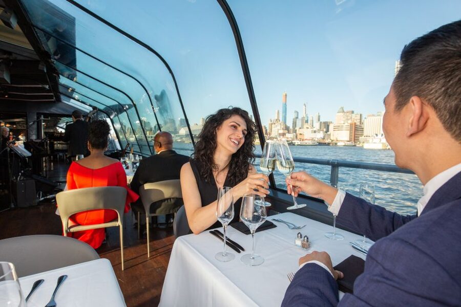 NYC: Christmas Eve Gourmet Brunch or Dinner Harbor Cruise - Should you book the Christmas Eve Bateaux cruise?