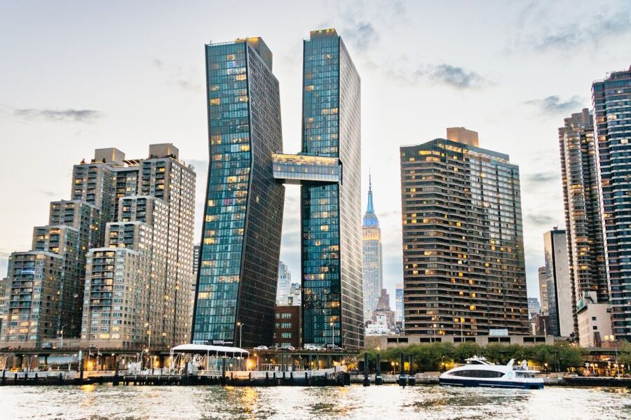 NYC: Circle Line 2h Harbor Lights Cruise Skip-The-Box-Office - Food, drinks, and comfort onboard