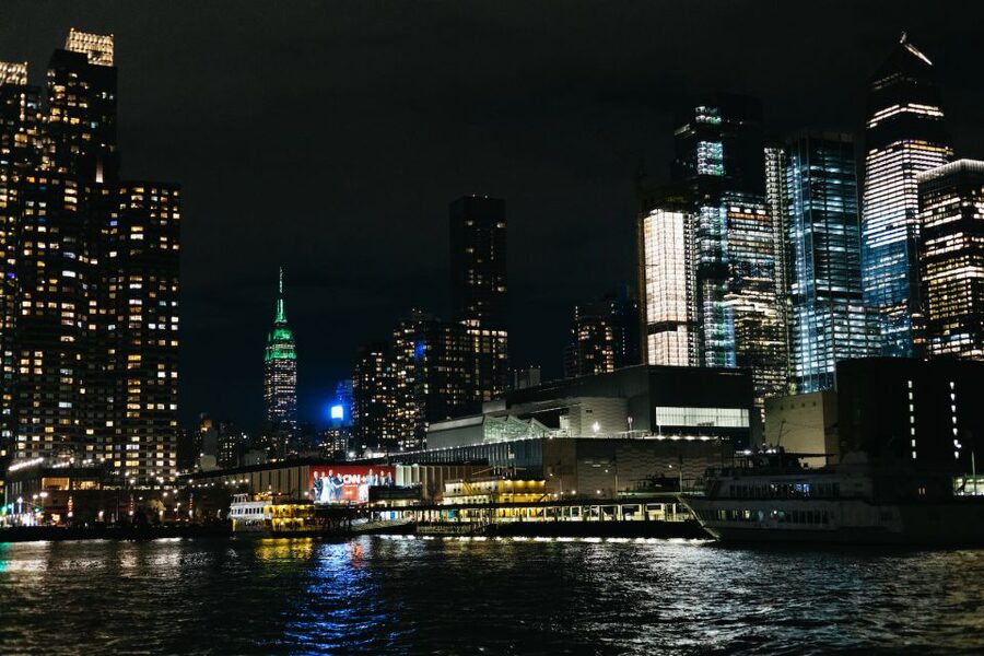 NYC: Circle Line 2h Harbor Lights Cruise Skip-The-Box-Office - Manhattan Bridge, Williamsburg Bridge, and the East River