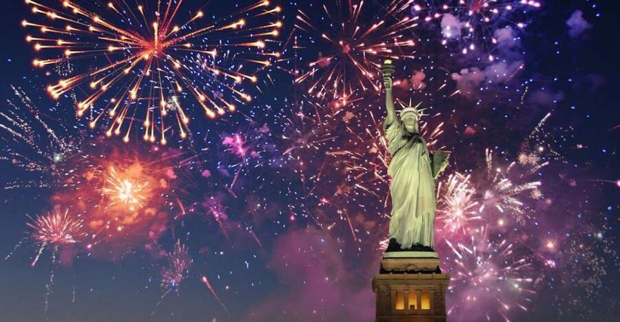 NYC: New Year's Eve Buffet Dinner Fireworks Harbor Cruise - A New Year’s Eve party with Manhattan as the backdrop