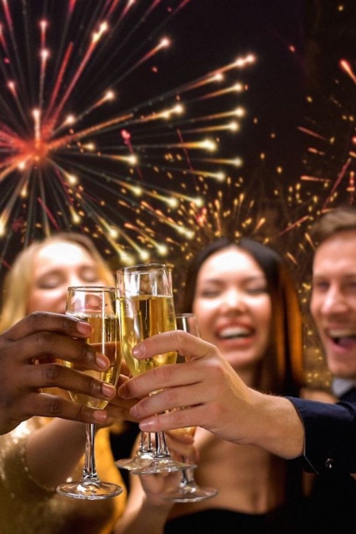 NYC: New Year's Eve Buffet Dinner Fireworks Harbor Cruise - Finding your best view on a moving boat