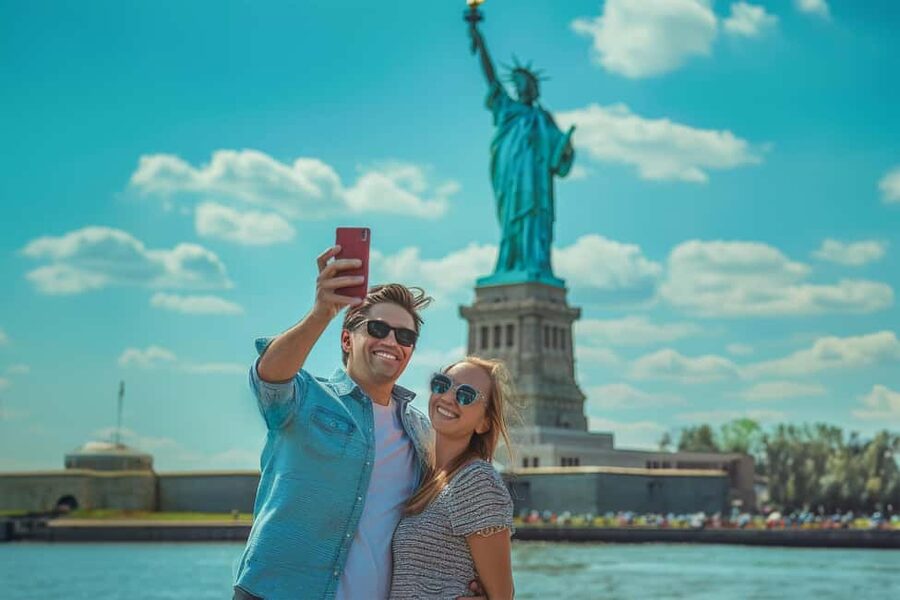 NYC: Sightseeing Harbor Cruise on the Grande Mariner - The bar, snacks, and onboard comfort