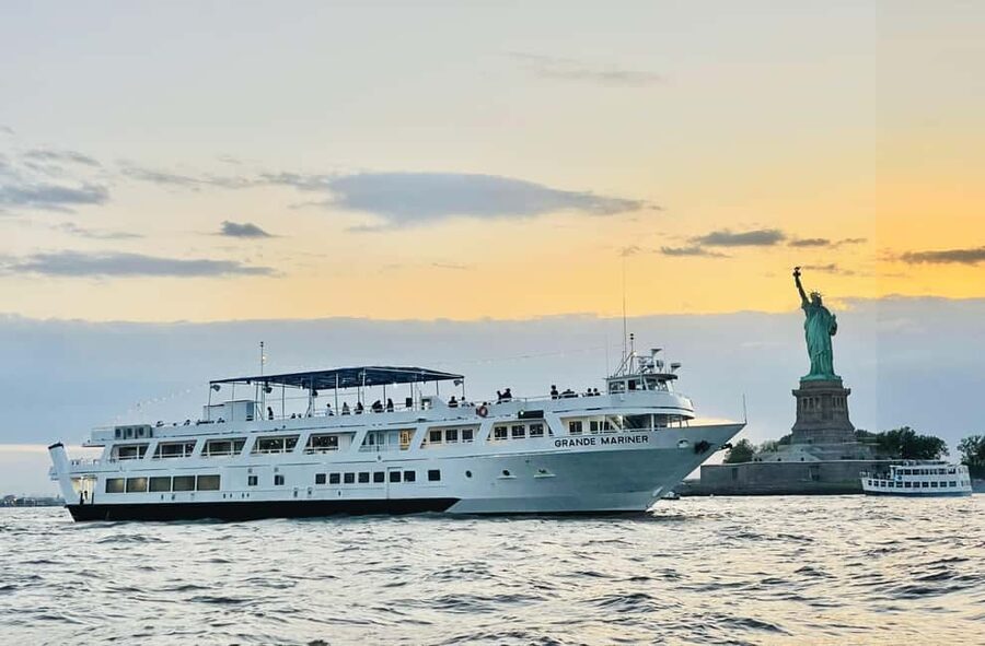 NYC: Sightseeing Harbor Cruise on the Grande Mariner - Brooklyn Bridge and Brooklyn Bridge Park