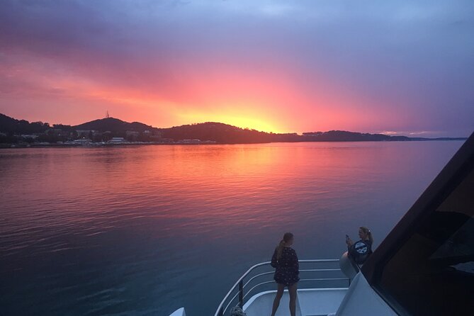 Port Stephens: Sunset on the Bay Cruise - Moonshadow V and the best place to sit