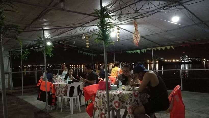 Puerto Princesa: Firefly Watching Bay Cruise with Dinner - Look for the second light show in the water