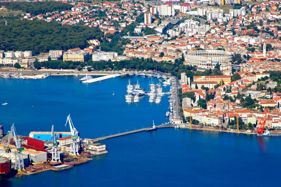 Pula: Harbor Cruise with unlimited Drinks - City monuments and Pula’s military past