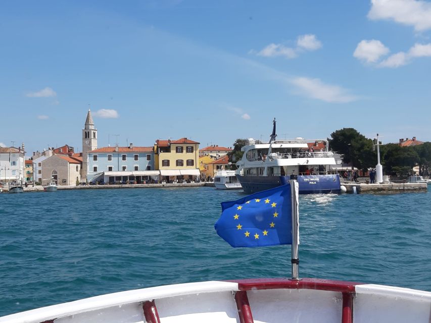 Pula: Harbor Cruise with unlimited Drinks - Drinks, seating, and onboard comfort