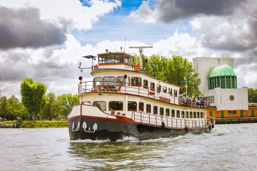Rotterdam: Harbor Cruise on a Historic Ship - What the audiovisual guide adds
