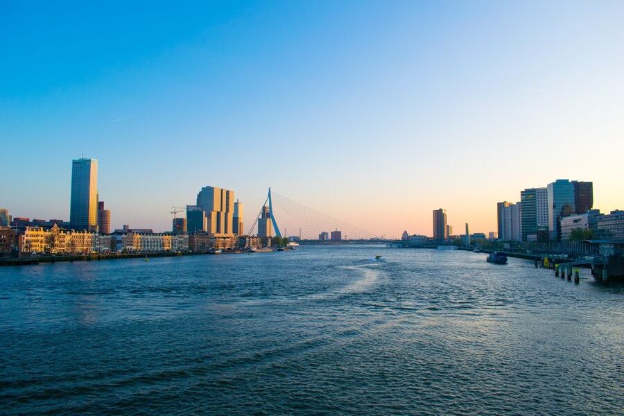 Rotterdam Walking Tour and Harbor Cruise - The three-hour walk through Rotterdam’s changing center