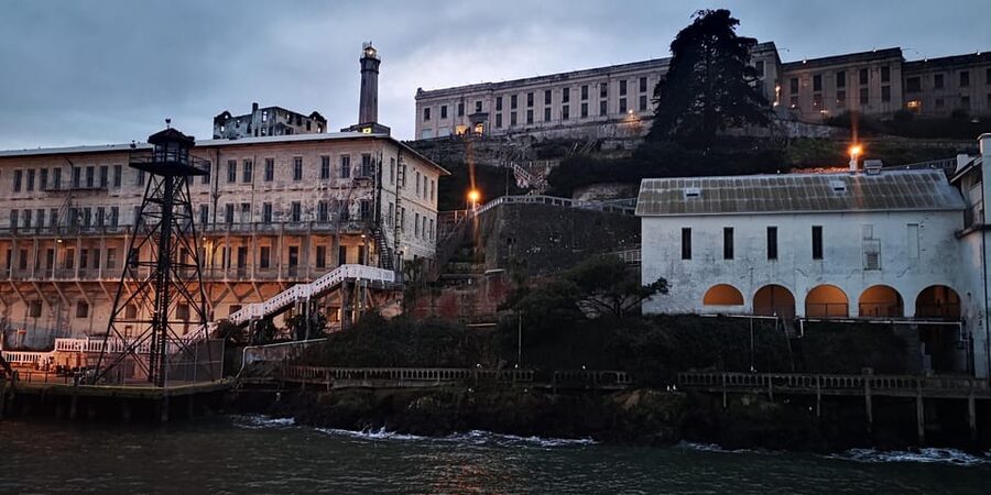 San Francisco: Alcatraz Night Tour with SF Bay Cruise - Why Alcatraz feels more powerful after sunset