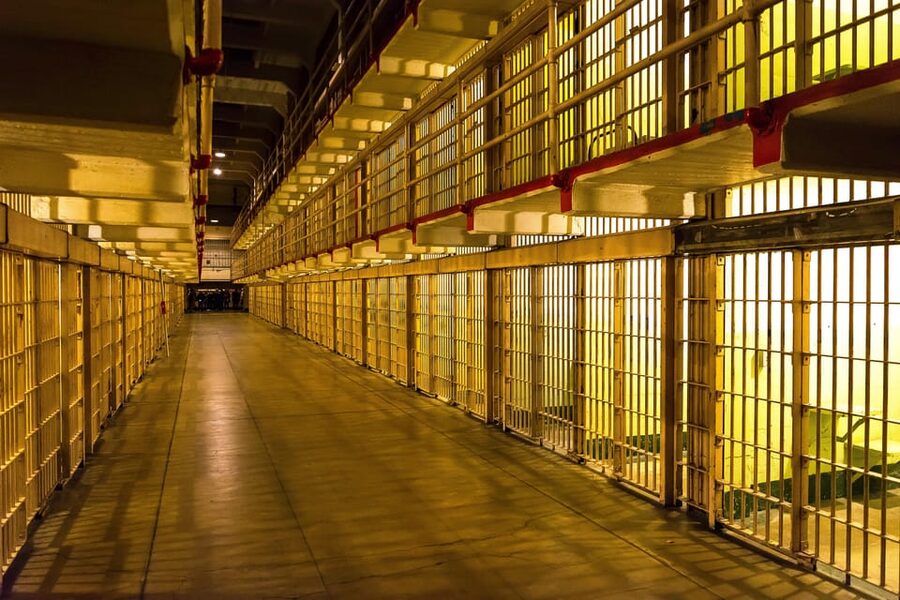 San Francisco: Alcatraz Night Tour with SF Bay Cruise - The escape stories and the prison setting
