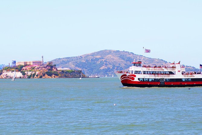 San Francisco: Golden Gate Bay Cruise (60 Minutes) - The Golden Gate Bridge from below