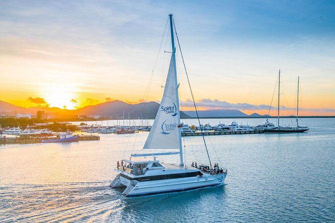Small-Group Afternoon Cairns City Tour with Harbour Dinner Cruise - One afternoon that covers Cairns by land and water