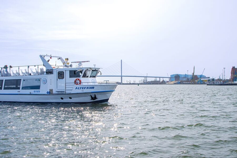 Stralsund: 1-Hour Harbor Cruise - Finding the pier on Seestraße