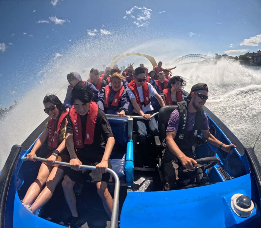 Sydney: 30-Minute Jet Boat Ride from Darling Harbour - Spins, power breaks, and the big splash