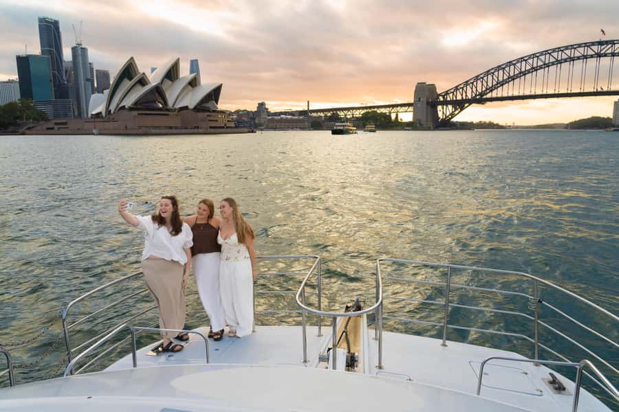 Sydney: Golden Glow Sunset Harbour Cruise with 1 Drink - Grazing platters and the included drink