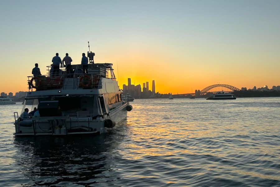 Sydney: Golden Glow Sunset Harbour Cruise with 1 Drink - How much value do you get for $60?