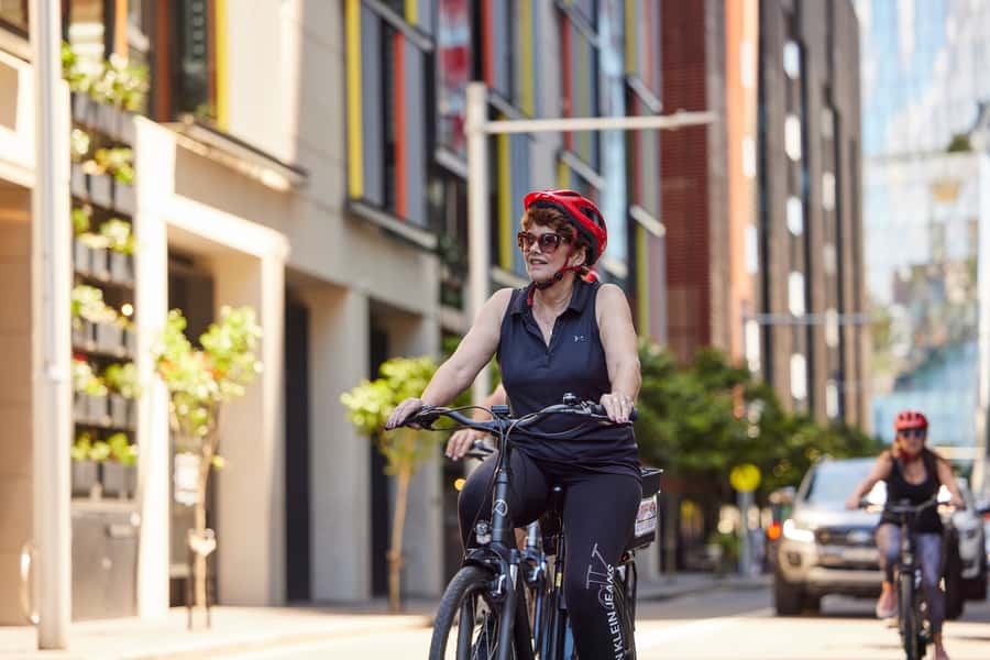 Sydney: Guided Harbour E-Bike Tour - Lavender Bay and the personal touch
