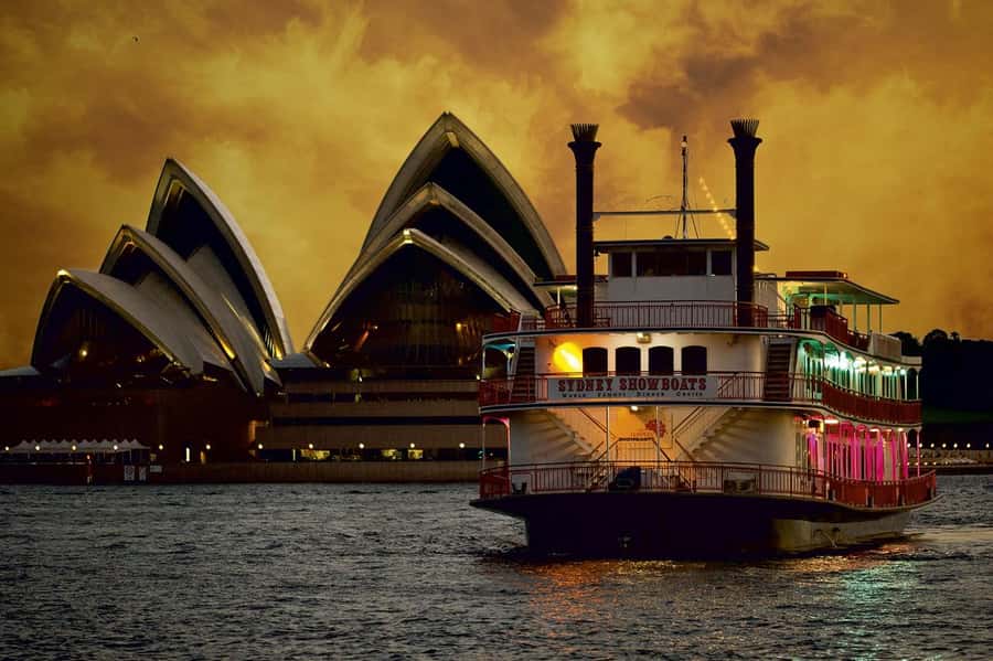 Sydney Harbour: Cabaret Cruise with 3-Course Dinner - Key points at a glance