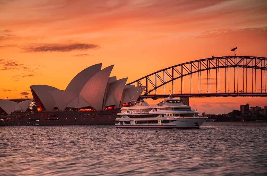 Sydney: Harbour Dinner Cruise with 3, 4 or 6-Course Menu - Dinner with Sydney Harbour as your dining room
