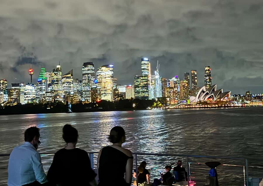 Sydney: Harbour Dinner Cruise with Buffet - What the two-hour route gives you