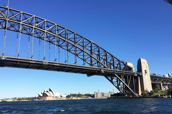 Sydney: Harbour Highlights & Aussie Bites Catamaran Cruise - Sydney Opera House from the harbour