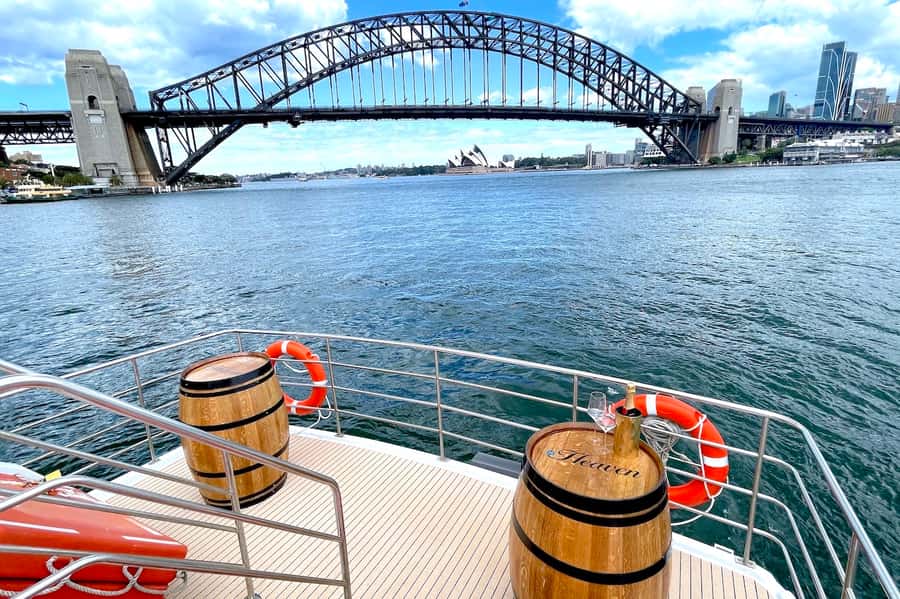 Sydney: Intimate Vivid Harbour Cruise with Canapes - The 90-minute route and its best views