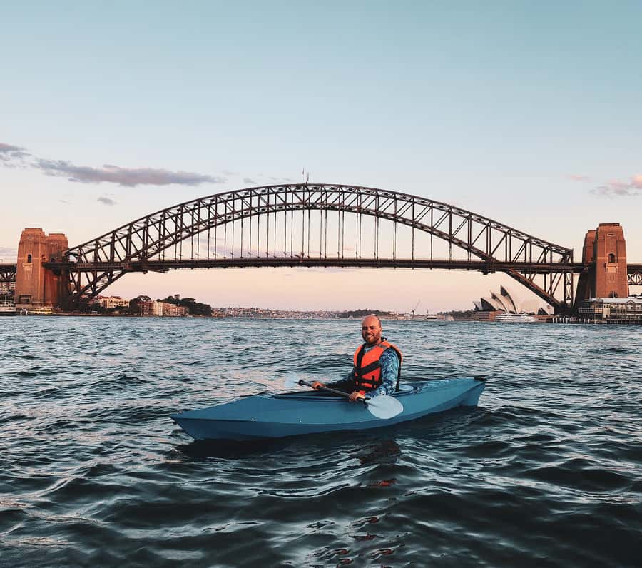 Sydney: Sunset Kayak - Opera & Harbour Bridge Tour (5p. max) - What the guide adds to the experience
