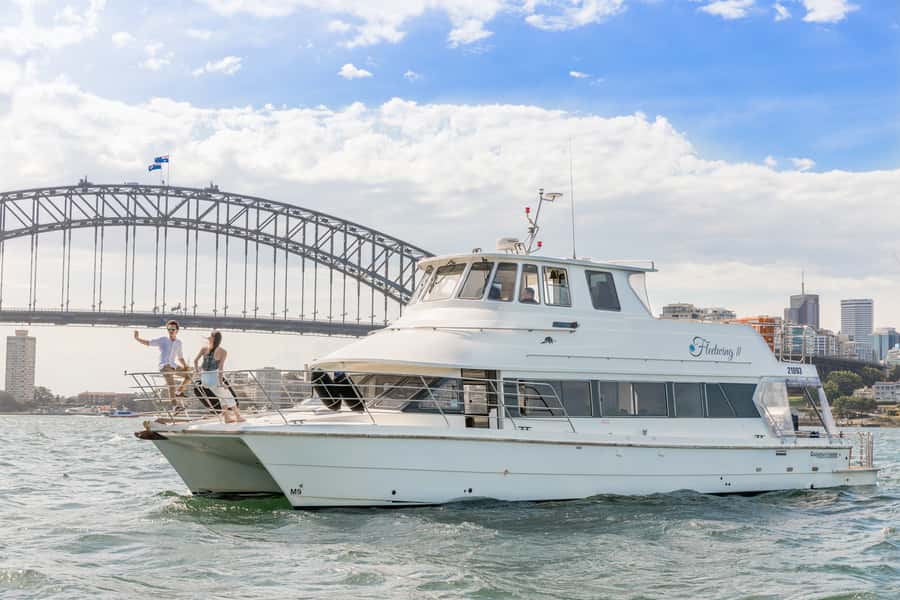 Sydney: Vivid Harbour Cruise with Canapes - The first minutes on the water