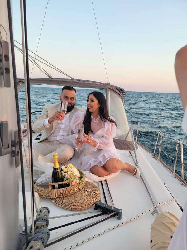 Toronto: Sailing Yacht Cruise of Toronto Harbor and Islands - What happens during the two or three hours