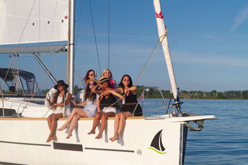 Toronto: Sailing Yacht Cruise of Toronto Harbor and Islands - Toronto Islands and Tommy Thompson Park from the lake