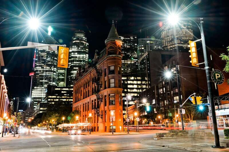 Toronto: Small Group Night Tour with Harbour Boat Cruise - Key points at a glance