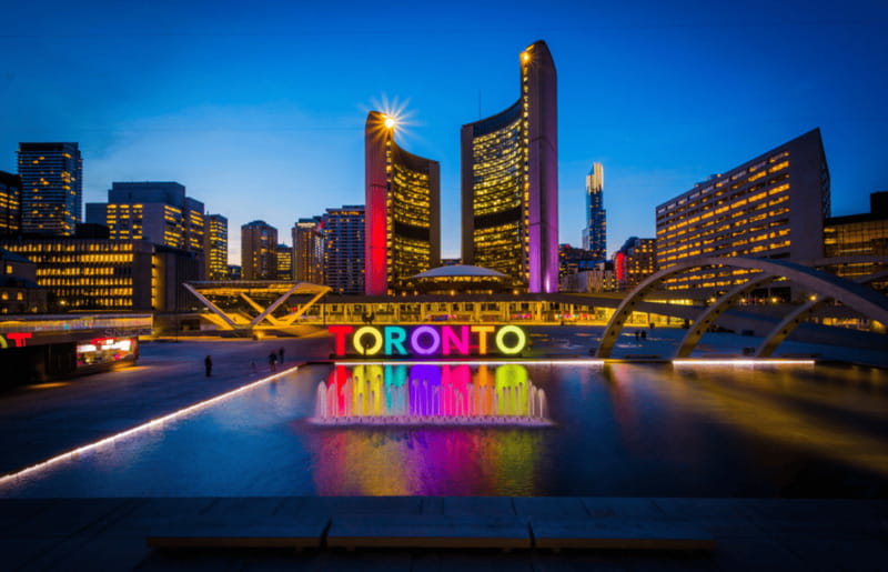 Toronto: Small Group Night Tour with Harbour Boat Cruise - Starting with downtown hotel pickup