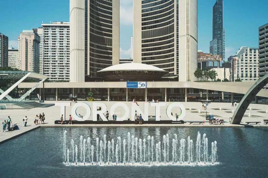 Toronto Walking Tour with Harbourfront & Boat Cruise - Starting at St. Lawrence Market